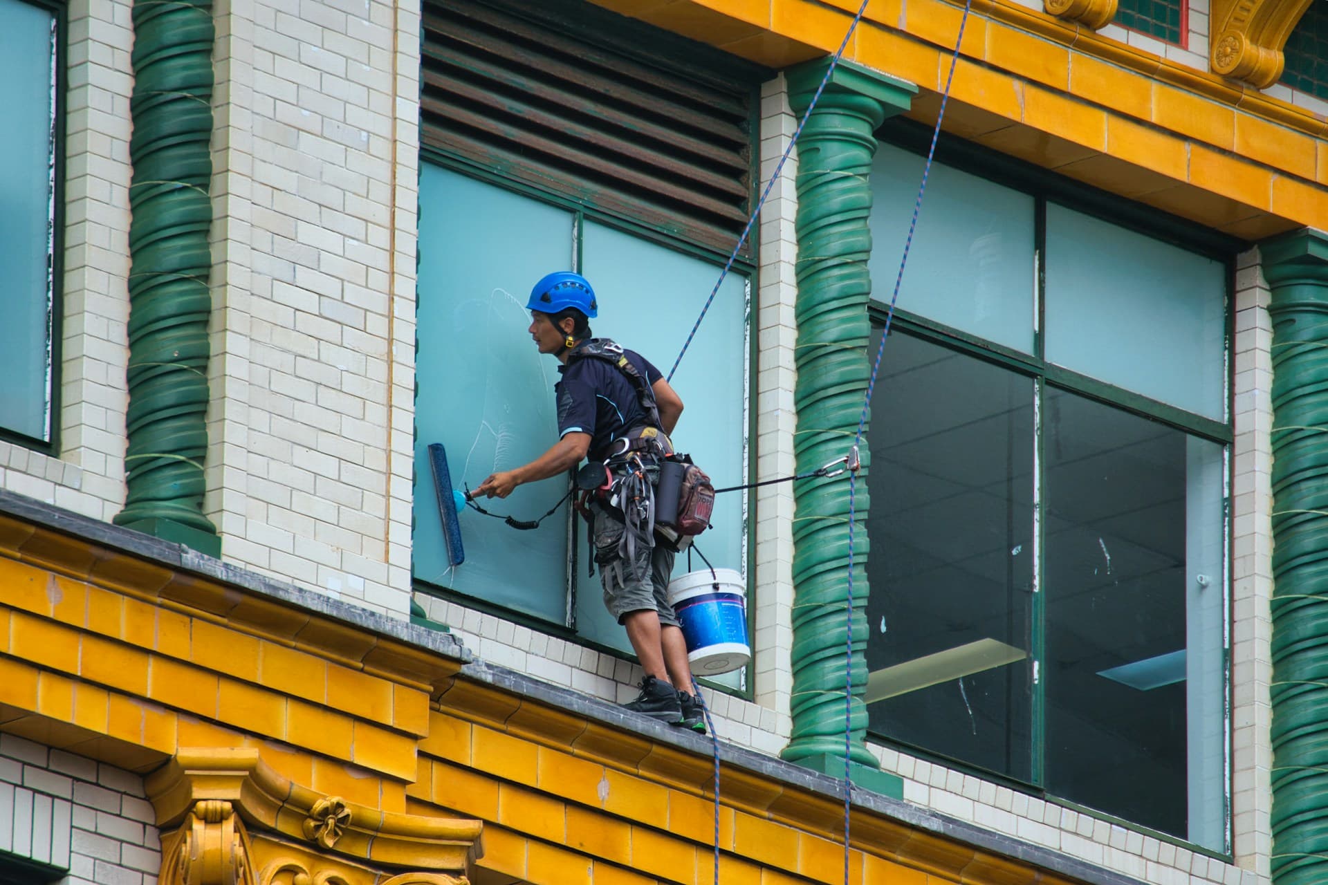 Window Cleaning by Global Cleans Facilities
